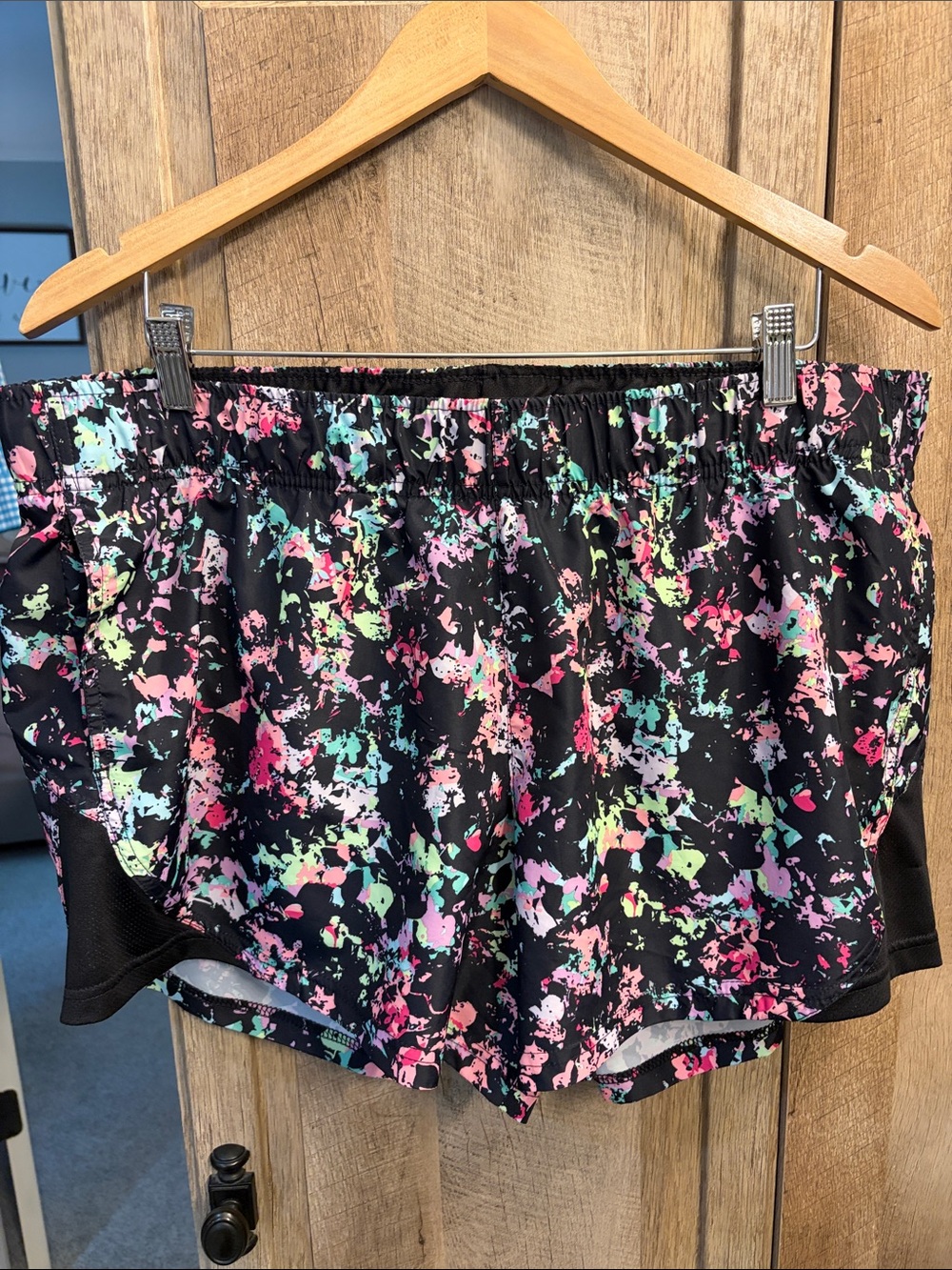 Athletic Works XXL 20 Black fun flower core running shorts built in liner